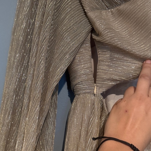 Elegant Long Sleeve Metallic Dress - Picture 13 of 13